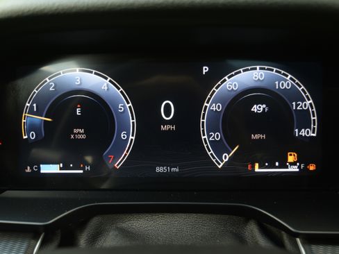 Used 2024 Jeep Grand Cherokee Altitude AWD/4WD image 3