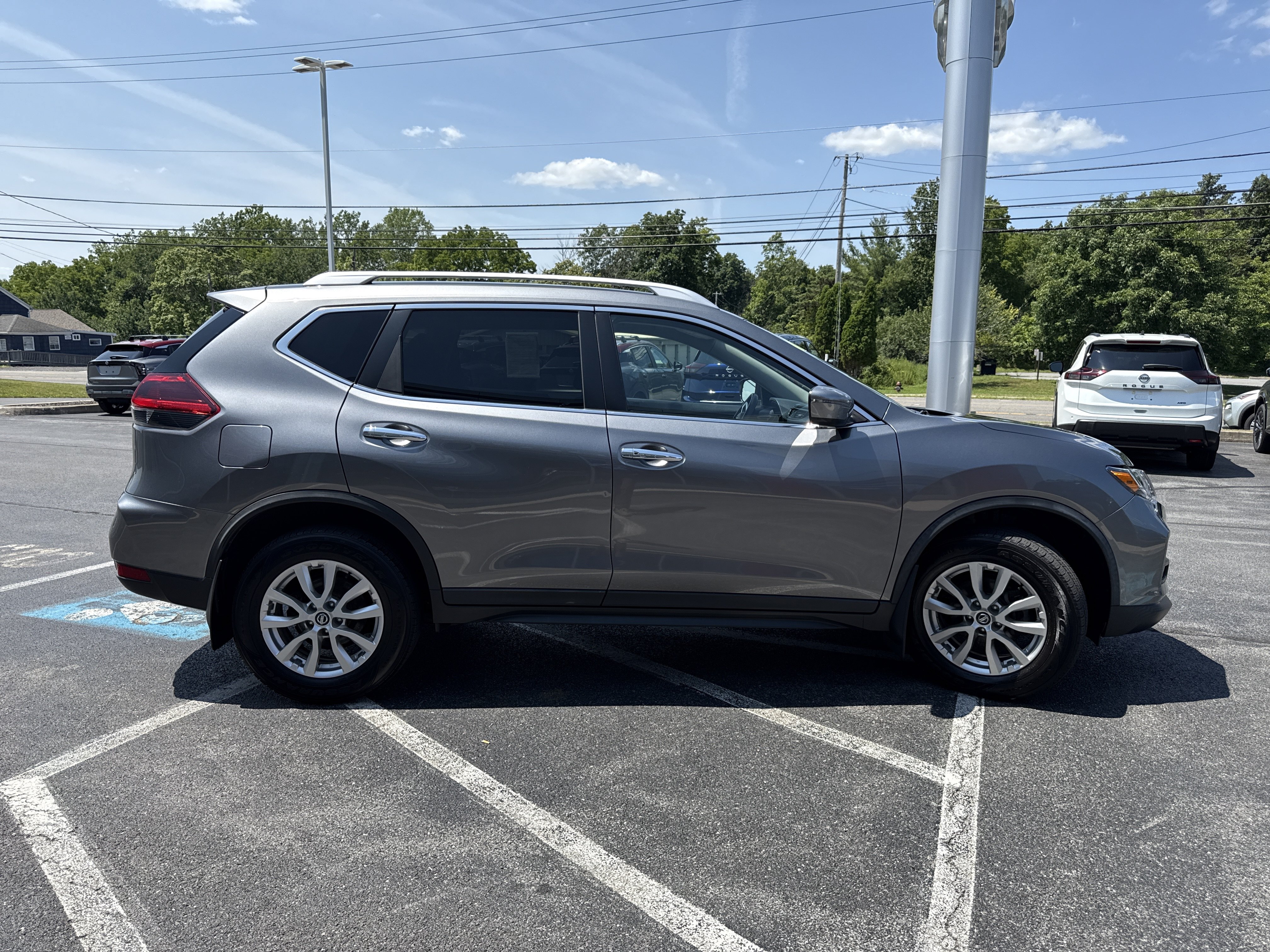 Used 2018 Nissan Rogue SV AWD/4WD image 12