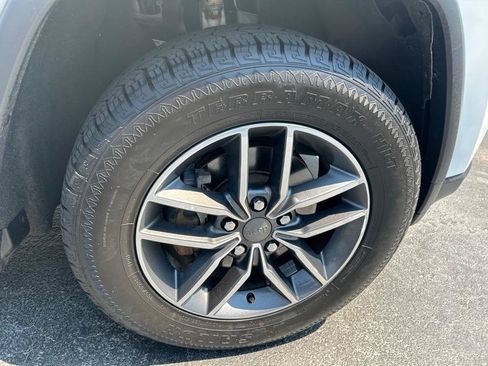 Used 2019 Jeep Grand Cherokee Limited AWD/4WD image 38