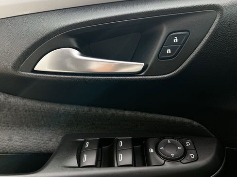 Used 2025 Buick Envista Preferred image 23