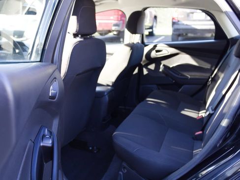 Used 2018 Ford Focus SE FWD image 25