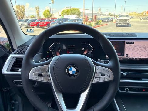 Used 2026 BMW X7 xDrive40i w/ Premium Package AWD/4WD image 18