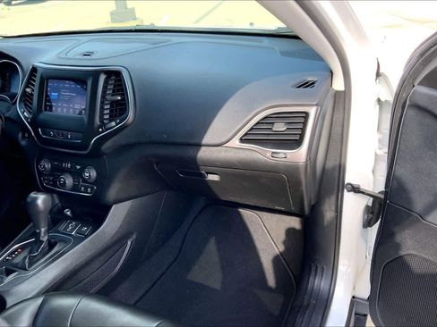 Used 2021 Jeep Cherokee Latitude Plus image 18