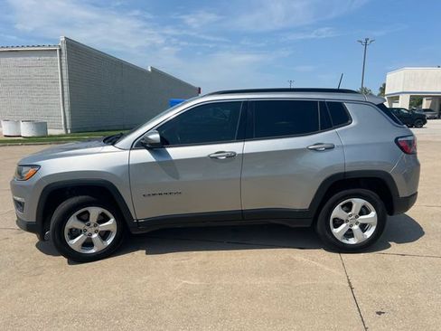 Used 2019 Jeep Compass Latitude AWD/4WD image 2