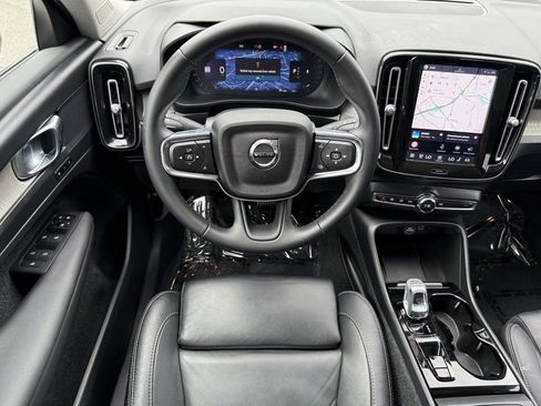 Used 2023 Volvo XC40 B5 Plus w/ Climate Package AWD/4WD image 4