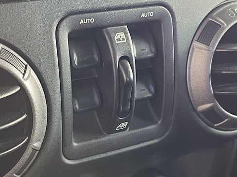Used 2018 Jeep Wrangler Unlimited Sport S AWD/4WD image 23