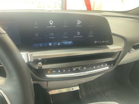 Used 2024 Cadillac Lyriq Luxury AWD/4WD image 18