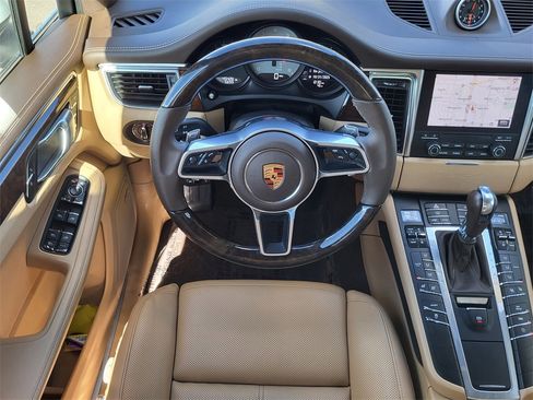 Used 2018 Porsche Macan S image 30