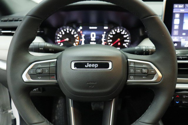 Used 2026 Jeep Compass Limited AWD/4WD image 10