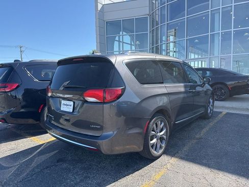Used 2019 Chrysler Pacifica Limited w/ Advanced Safetytec Group FWD image 19