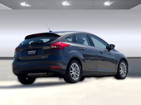 Used 2017 Ford Focus SE FWD image 8