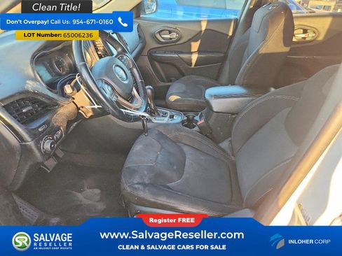 Used 2015 Jeep Cherokee Latitude FWD image 9