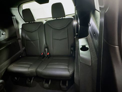 Used 2025 Cadillac XT6 Premium Luxury image 31