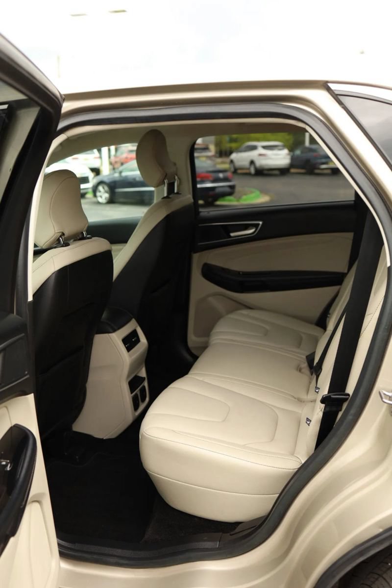Used 2018 Ford Edge Titanium w/ Ford Safe & Smart Package AWD/4WD image 32