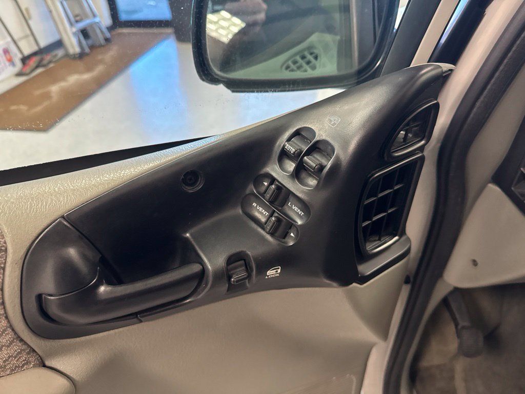 Used 2000 Dodge Grand Caravan SE FWD image 17