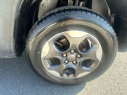 Used 2017 Jeep Renegade Sport w/ Power & Air Group image 12