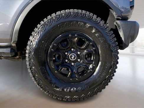Used 2022 Ford Bronco Wildtrak image 9