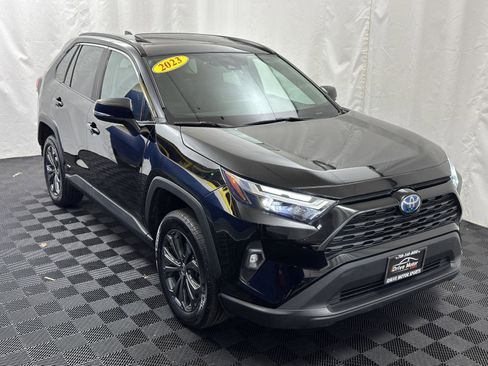Used 2023 Toyota RAV4 XLE Premium image 13