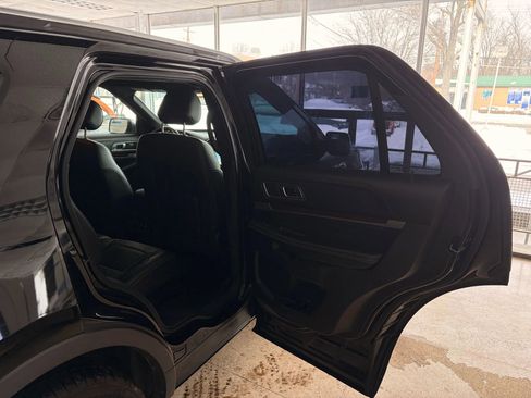 Used 2017 Ford Explorer Platinum image 18