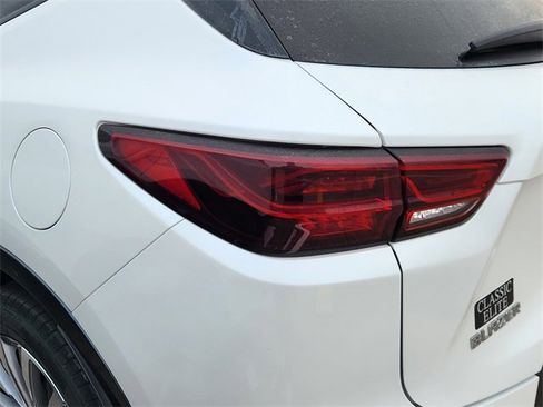 Used 2023 Chevrolet Blazer Premier w/ Enhanced Convenience Package image 7