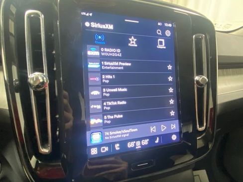 Used 2025 Volvo XC40 B5 Core image 21