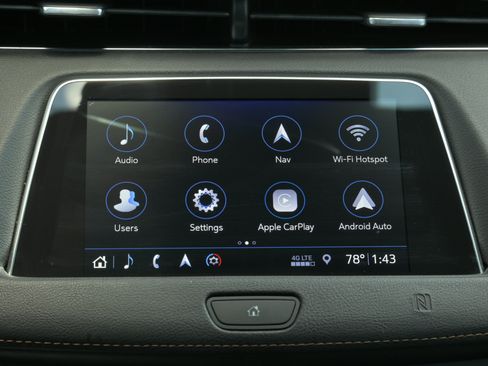 Used 2019 Cadillac XT4 Sport w/ Cold Weather Package FWD image 14