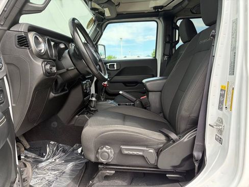 Used 2022 Jeep Gladiator Overland w/ Cold Weather Group AWD/4WD image 10