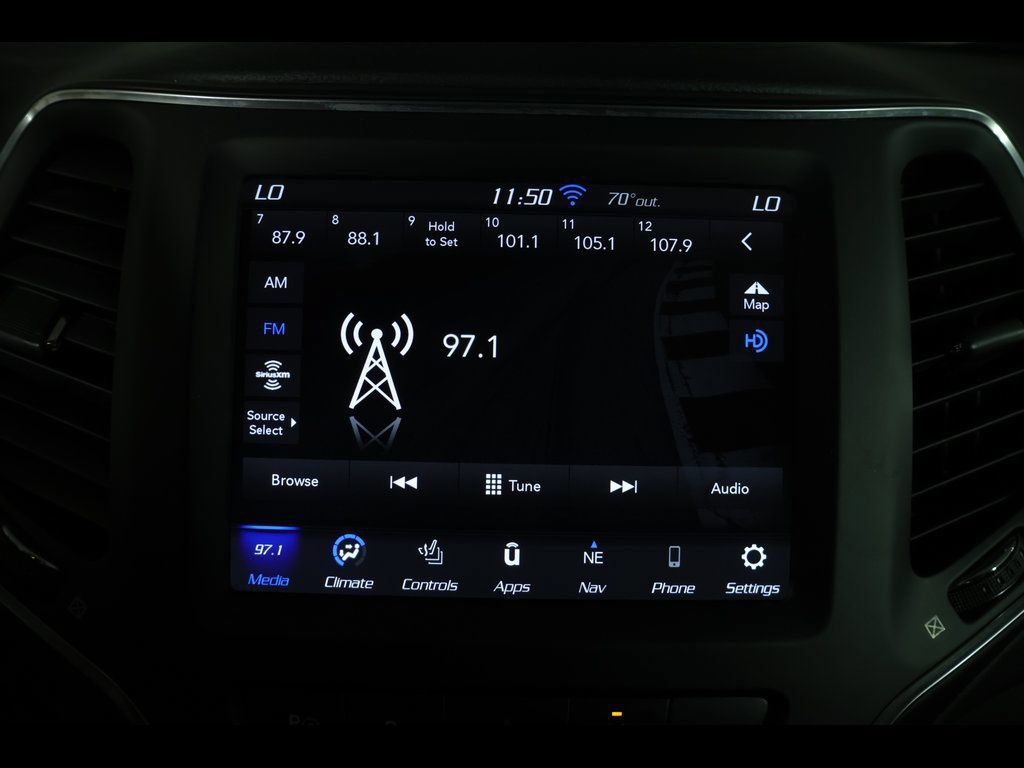 Used 2023 Jeep Cherokee Altitude Lux AWD/4WD image 25