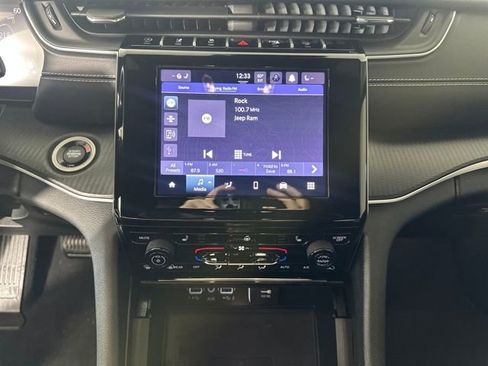 Used 2024 Jeep Grand Cherokee Altitude image 21