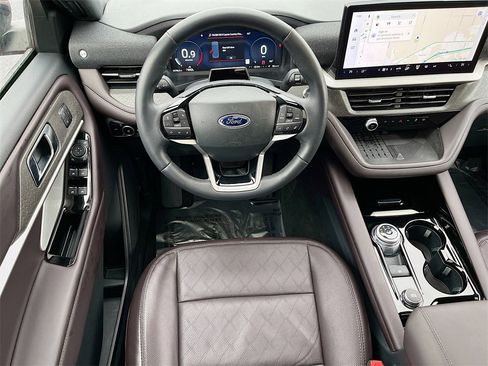 Used 2025 Ford Explorer Platinum image 22