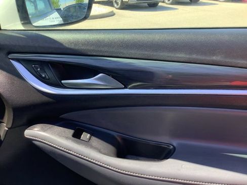 Used 2022 Buick Enclave Premium FWD image 17