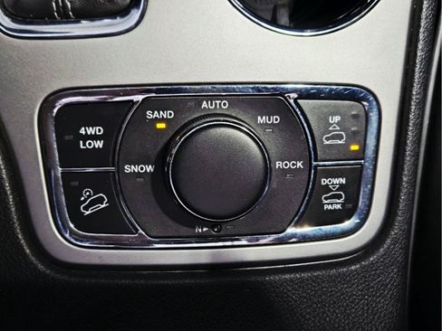 Used 2019 Jeep Grand Cherokee Overland AWD/4WD image 43