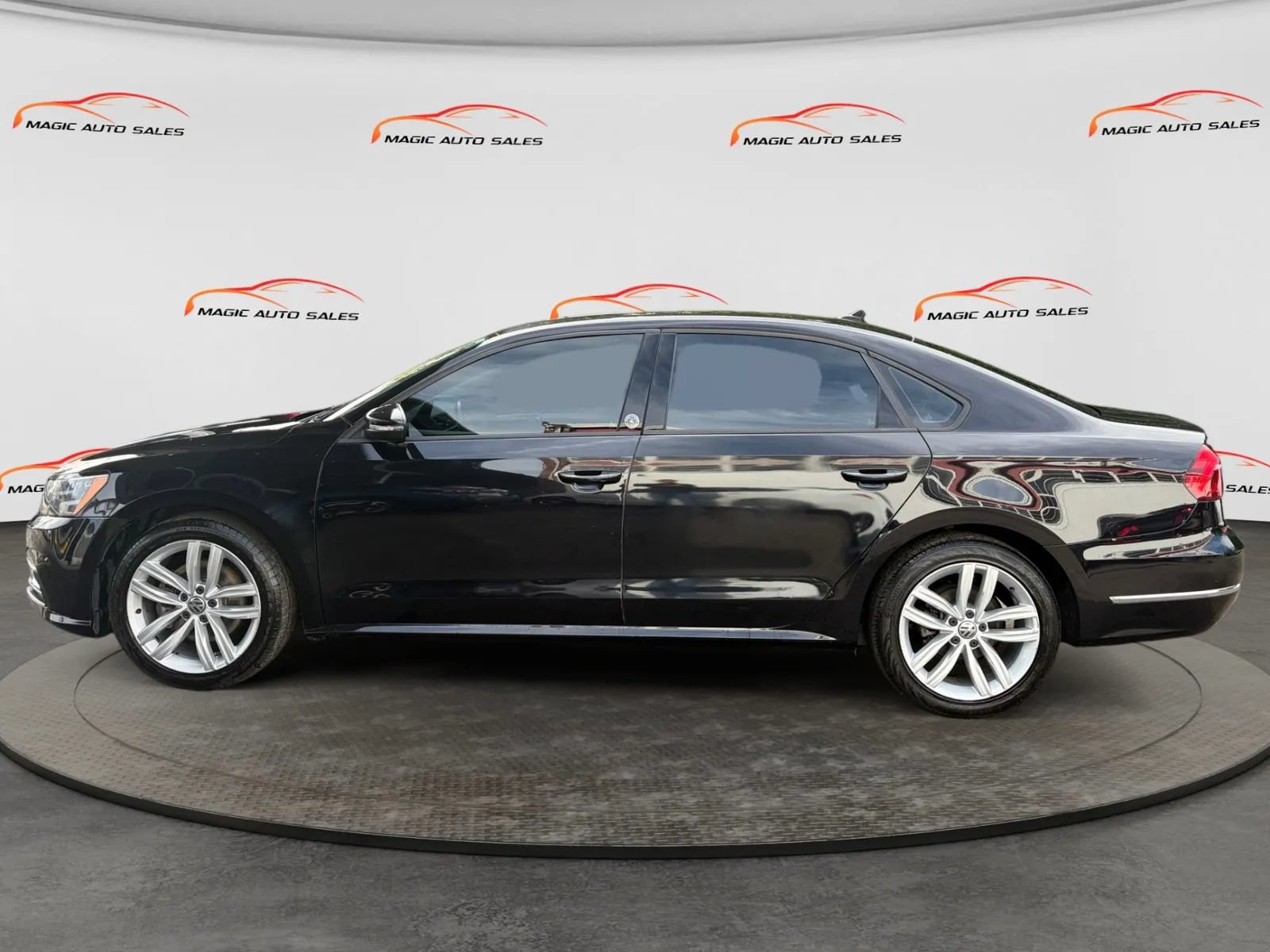 Used 2019 Volkswagen Passat 2.0T Wolfsburg w/ Wheels & Sunroof Package FWD image 7