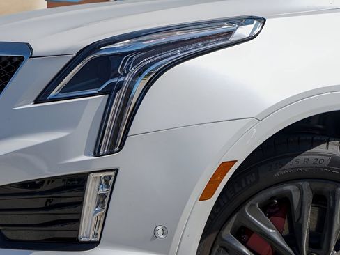 New 2026 Cadillac XT5 Sportv w/ LPO, Onyx Lite Package AWD/4WD image 3