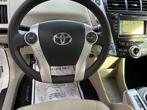 Used 2014 Toyota Prius V Three FWD image 10