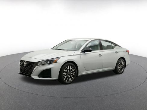 Used 2026 Nissan Altima 2.5 SV FWD image 16
