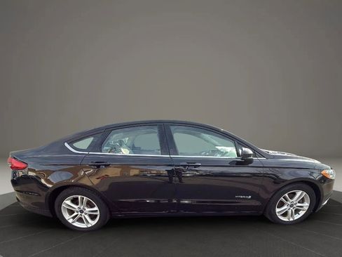 Used 2018 Ford Fusion SE image 4