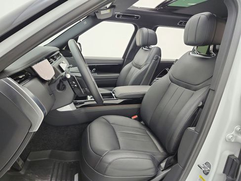 Used 2025 Land Rover Range Rover Long Wheelbase SE image 10