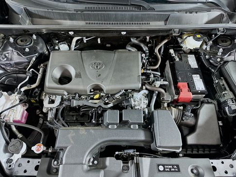 Used 2025 Toyota RAV4 XLE FWD image 31
