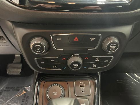 Used 2020 Jeep Compass Limited image 13