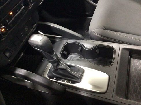 Used 2024 Nissan Frontier SV image 16