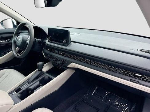 Certified 2023 Honda Accord EX image 32