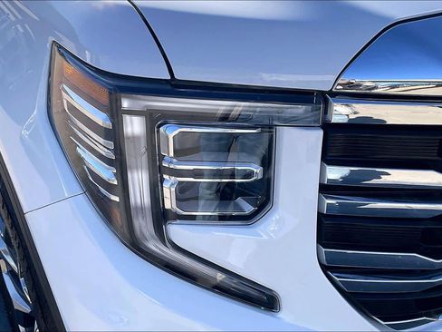 Used 2025 GMC Sierra 1500 SLT w/ SLT Premium Package image 26