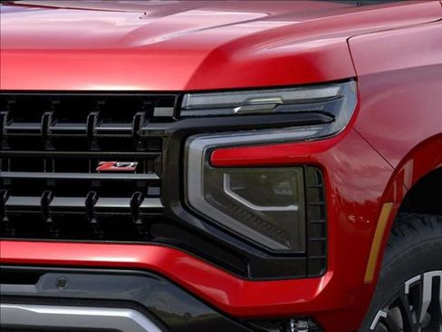 New 2026 Chevrolet Suburban Z71 w/ Z71 Off-Road Package AWD/4WD image 12