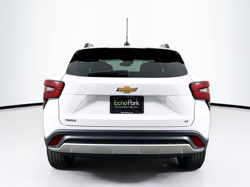 Used 2025 Chevrolet Trax LT w/ LT Convenience Package FWD image 7