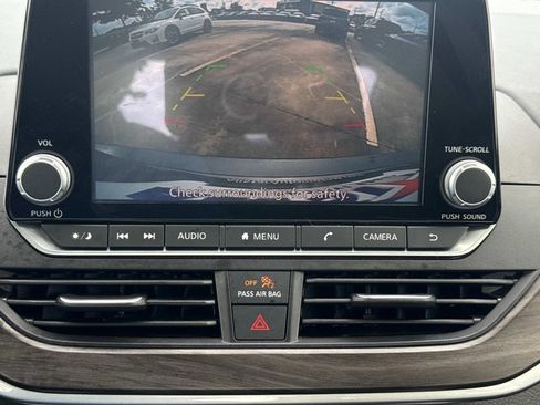 Used 2025 Nissan Altima 2.5 SV FWD image 33