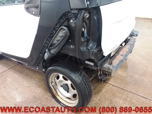 Used 2013 smart fortwo pure image 14