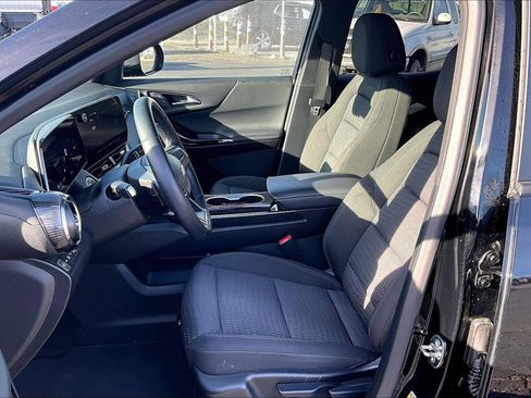 Used 2025 Chevrolet Equinox LT w/ Safety and Technology Package image 21