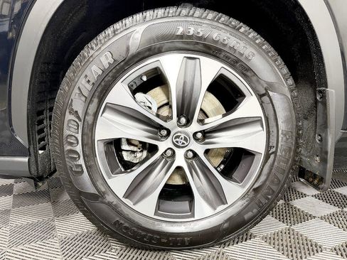 Used 2021 Toyota Highlander XLE image 25