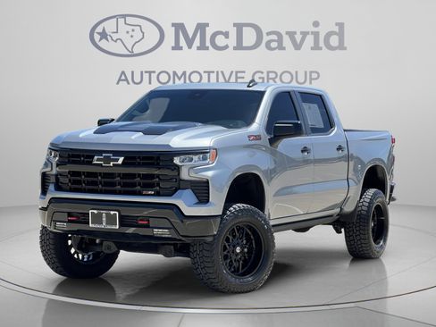 Used 2025 Chevrolet Silverado 1500 LT Trail Boss w/ Convenience Package II AWD/4WD image 2